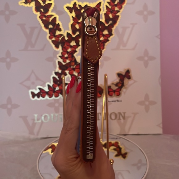 Dooney and Bourke Wallet - Picture 4 of 9